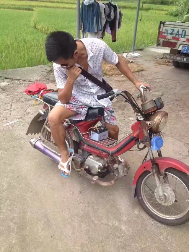 那一年我才23岁  帅不帅